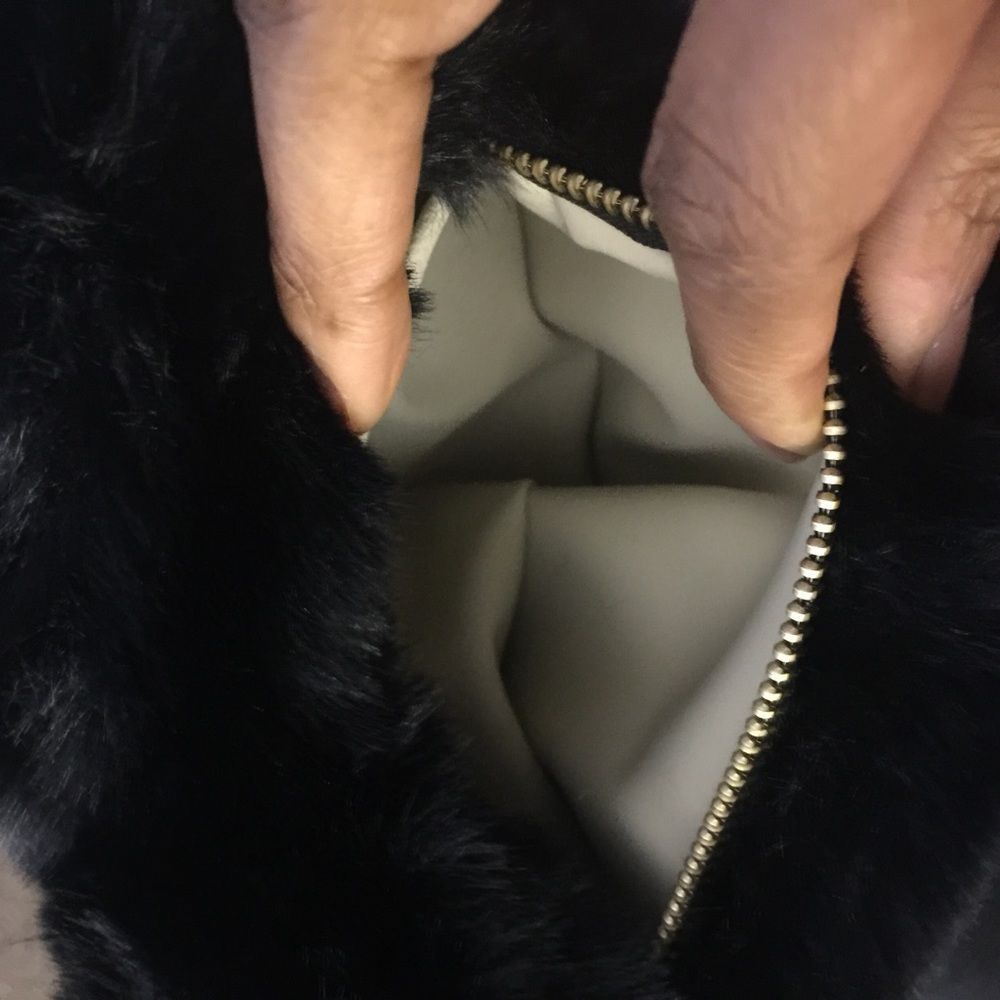 Black Fluffy Heart Purse - Picture 7 of 7